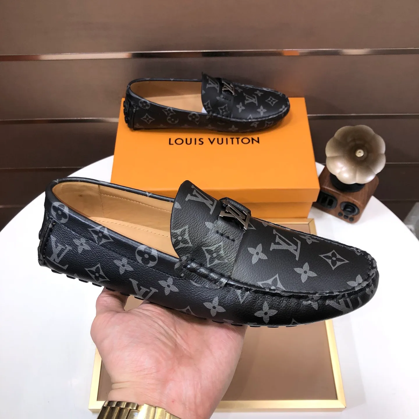 Men's men's shoes 💰420💰 [LV Doudou shoes] (water-dyed cowhide lining) new model is on the market, available on the official website. The new Doudou shoes are processed into single-color materials, and the uppers are made of imported cowhide material. The body of the shoe is fully hemmed with mark thread, and is lined with imported original cowhide leather. The elegant shoe shape is super suitable for all-matching, and the size is 38-44.
